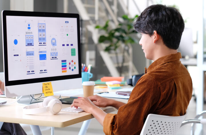 UI/UX デザイナー